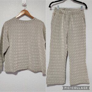 Set Top And Cropped Flare Pants Modern Geometric Pattern Small Relaxed Fit